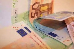 La gran banca ha obtenido por su actividad en España unos beneficios récord de 11.727 millones de euros, un 53% superior que en 2022