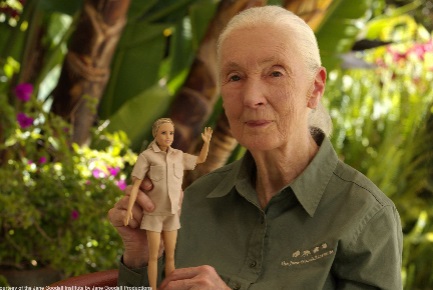 Barbie presenta a Barbie Jane Goodall, fabricada con plástico reciclado procedente del océano