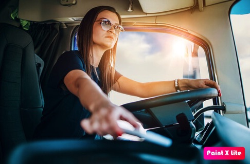 Radiografía del transporte en España: falta de profesionales y escasez de talento femenino y joven