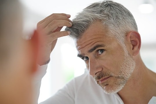 El factor genético, principal causa de la aparición de las canas tanto en hombres como en mujeres
