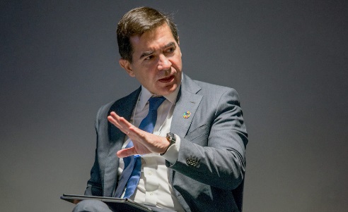 Carlos Torres Vila anuncia en Davos que la Fundación Microfinanzas BBVA se une a la alianza para cerrar la brecha digital