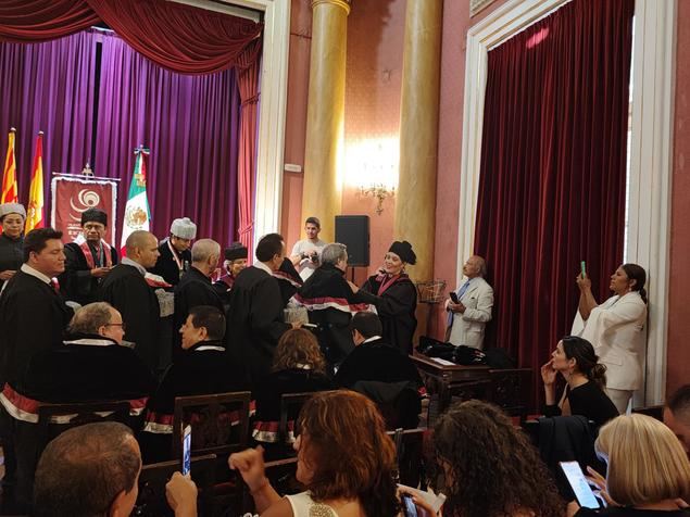 El Claustro Doctoral Honoris Causa inviste a nuevos doctores en el Real Círculo Artístico de Barcelona