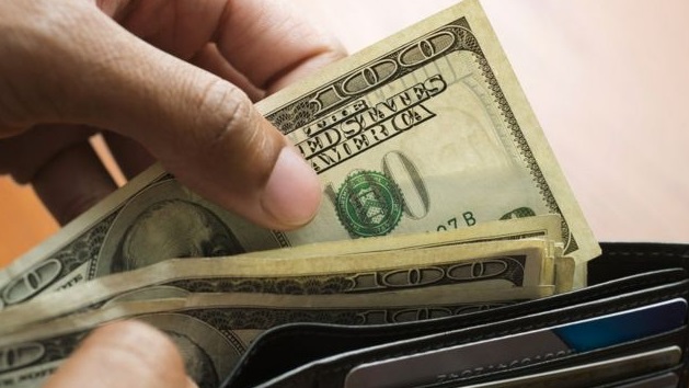 El dólar sigue dominando mientras la preocupación del mercado pasa de la inflación al crecimiento