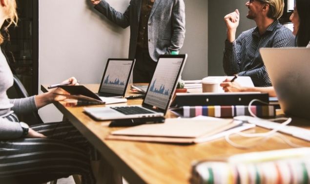 El 45% de los trabajadores sufre estrés laboral y baja productividad: 8 estrategias para solucionarlo