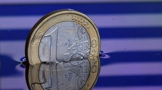E l desplome del euro y sus consecuencias