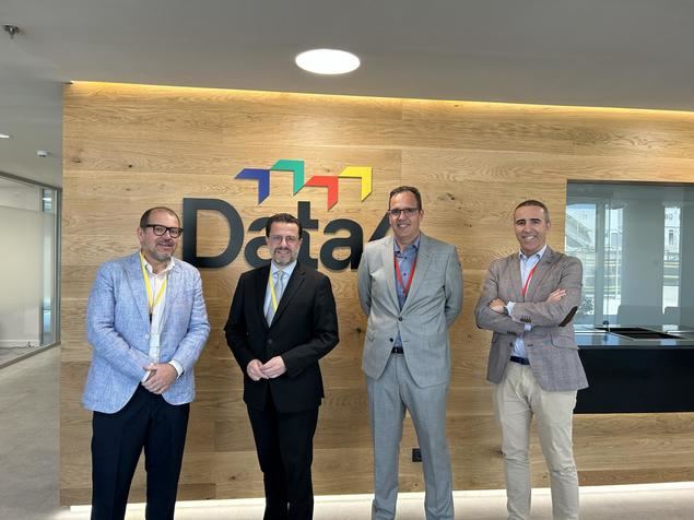 Javier Fernández-Lasquetty visita el campus de DATA4
