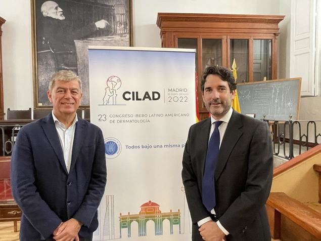 El Dr. Estebaranz y el Dr. de la Cueva en el Museo Cátedra Ramón y Cajal.