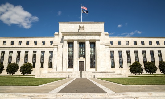 Las prudentes actas de la Fed dan poco respiro a las divisas de mayor riesgo