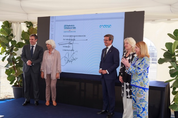 Endesa y el Puerto de Cádiz firman un protocolo de actuación para su transición energética tras la aprobación del primer OPS para cruceros de España