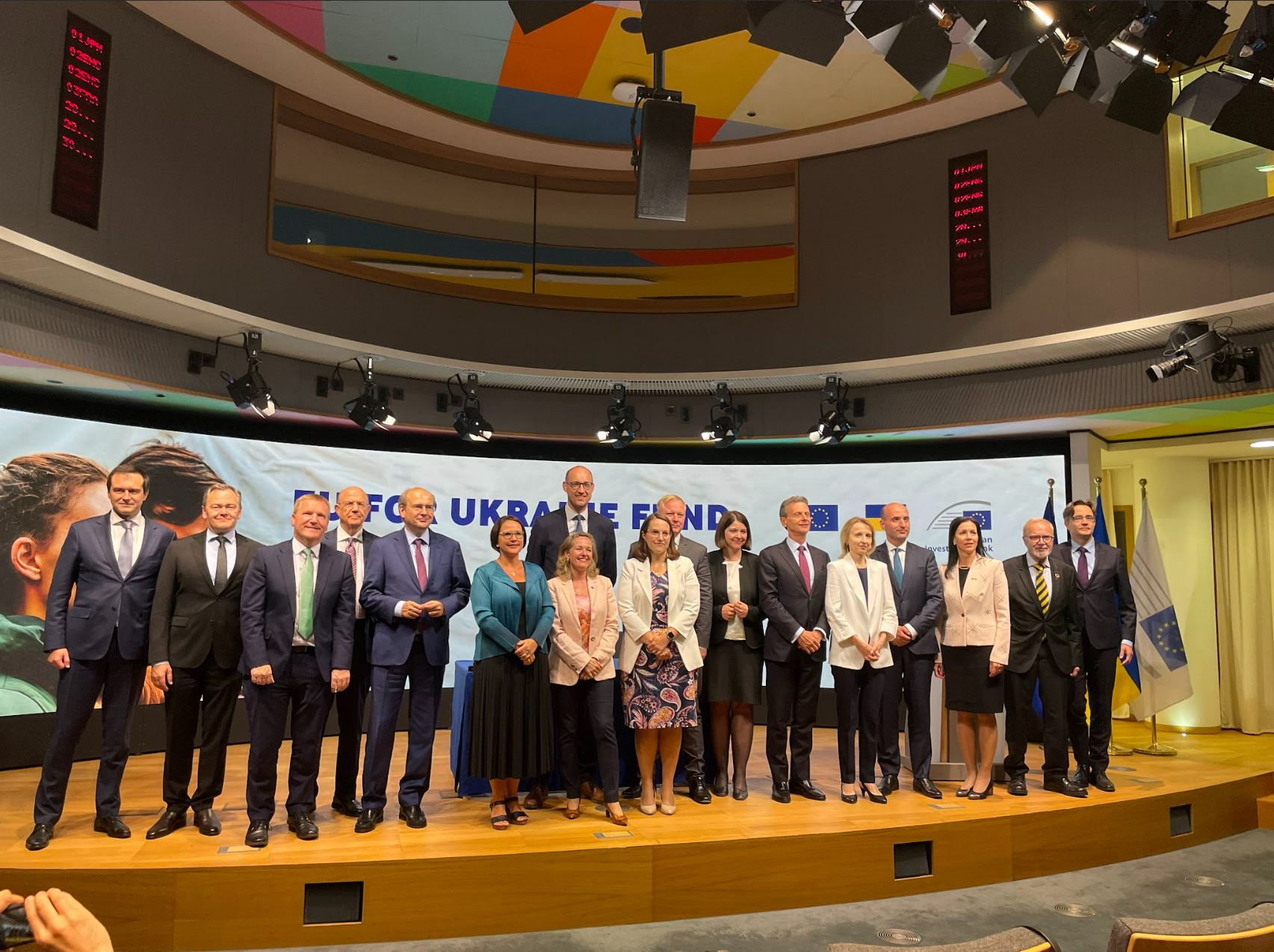 España se une a los 16 Estados Miembros que se comprometen a apoyar el Fondo del BEI para Ucrania