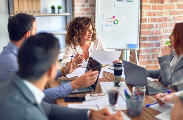 Qué hace felices a los españoles en el entorno laboral