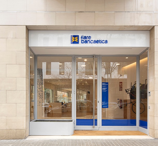 Cáritas y Fiare Banca Etica facilitan tarjetas prepago a personas en situación de vulnerabilidad para realizar compras de primeranecesidad