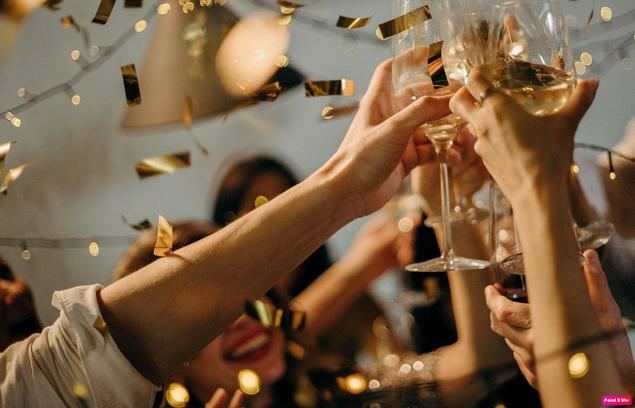 ¿Qué no debo hacer durante la cena navideña de mi empresa?