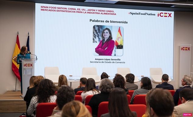 La secretaria de Estado Comercio, Amparo López Senovilla, junto a los consejeros económicos y comerciales de España en Londres, Gonzalo García; en Pekín, Ernesto Negredo; y en Nueva York, Verónica Samper; y el agregado comercial de España en Tokio, Arturo Lanz