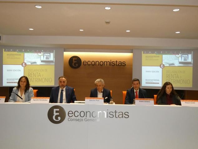 (de izda. a dcha.): Carmen Jover, Agustín, Valentín Pich, Rubén Gimeno y Raquel Jurado