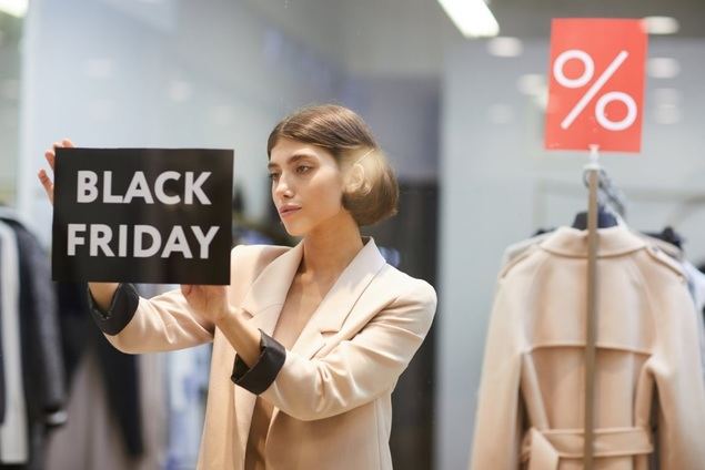 La campana del Black Friday volvera a dejar un gran numero de horas extras sin remunerar