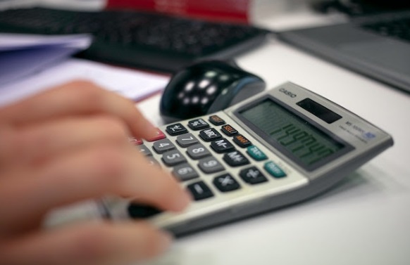Solamente el 15% de las empresas cesan su actividad durante Agosto