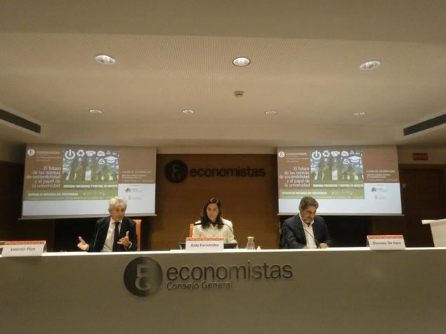 La Universidad Rey Juan Carlos y el Consejo General de Economistas de España firman un convenio para formar a los futuros líderes en informes de sostenibilidad