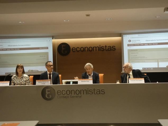 (de izda. a dcha.): Trinidad Valdivieso, Carlos Alonso de Linaje, Valentín Pich y Roberto Escudero 