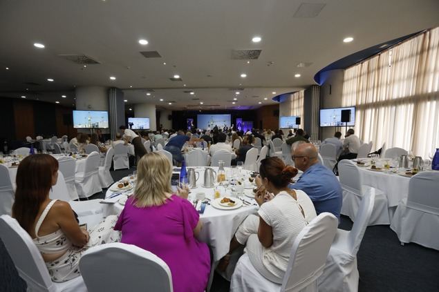 Doscientos empresarios se dan cita en Benidorm en el 'Foro Dexter'