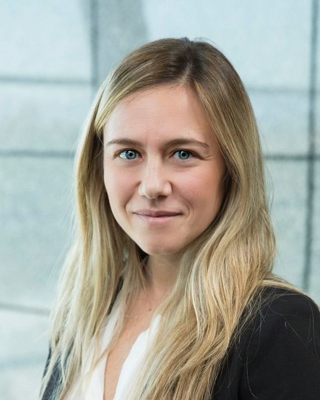 QBE incorpora a Ana Martínez-Vara de Rey como suscriptora de Energías Renovables