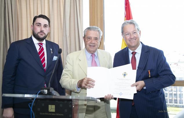El embajador de Luxemburgo, condecorado por la nobleza de Asturias