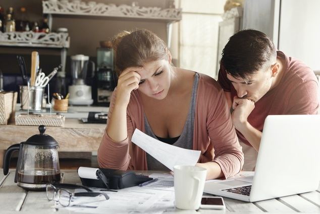 Las dudas sobre la economía y los ingresos siguen frenando el gasto de los consumidores
