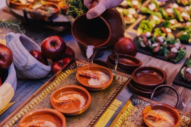 Crujiente de grillos, vino de cacao sin uvas y foie plant-based: ftalks’24 une el pasado, presente y futuro de la gastronomía