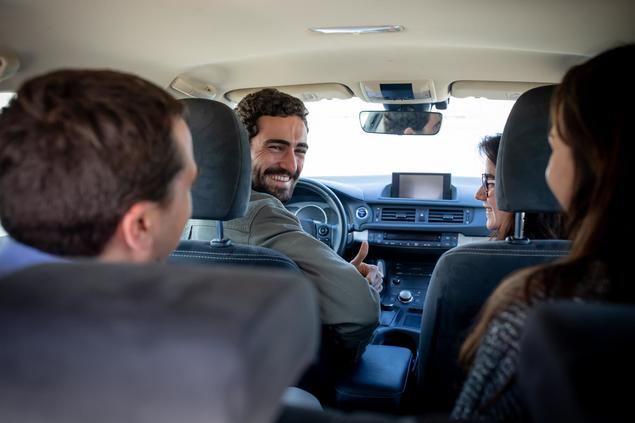 Está pasando, España comparte coche