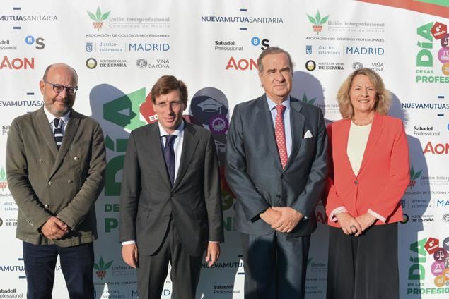 El alcalde de Madrid reconoce la labor fundamental que los Colegios Profesionales realizan con la ciudadanía y los estudiantes para su futuro profesional