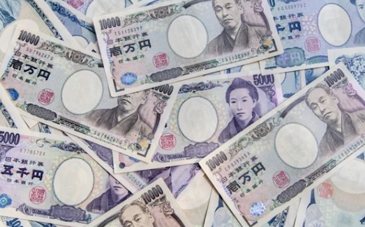 El yen japonés no se aleja de sus mínimos recientes pese a las sospechas de intervención