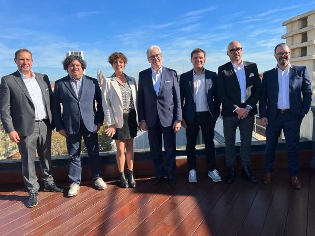 Lagermax, compra la empresa catalana de transporte de motocicletas LVTmoto