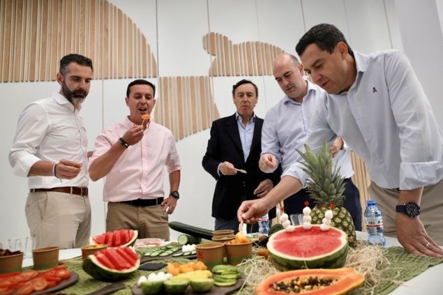 Juanma Moreno,  visita Long Fresh-Nice, la primera planta que procesa frutas y hotlizas congeladas en Euroopa