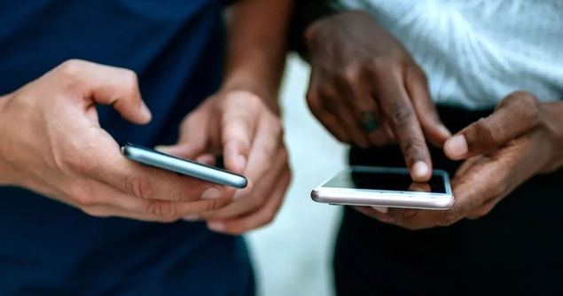 La metamorfosis de los accesorios de smartphone: de la funcionalidad al complemento de moda