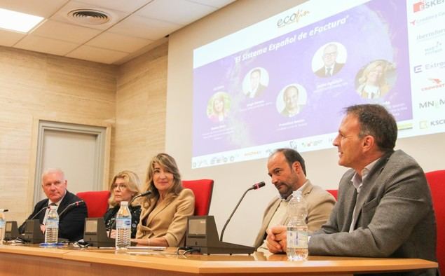 Javier Aparicio (FinReg360), Pilar Cutanda (Renfe), Gema Sanz (Madrid Network), Francisco Amian (Tesoriza) y Jorge Corona (ESKER).