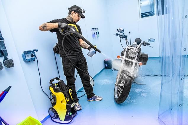 Una carta de amor invita a detallar las motos en Madrid