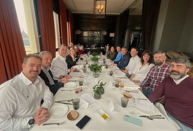 Addoor reúne directivos de 12 periódicos españoles para hablar de publicidad nativa