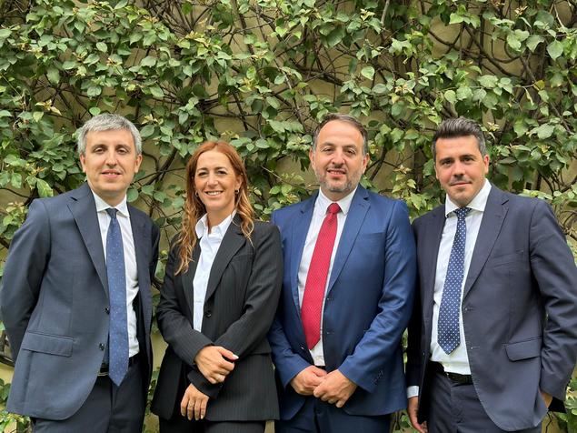 De izquierda a derecha: Roger Pérez, socio de Risk Advisory Services, Beatriz Sesma, socia de Auditoría, César Gordo, socio de Auditoría y David Guitart, socio de Risk Advisory Services