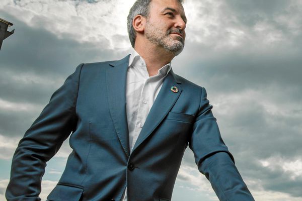 El candidato a alcalde PSC en Barcelona se gira