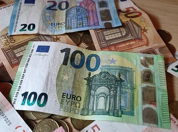 Los pagos del seguro a proveedores sustentan 625.000 empleos en España