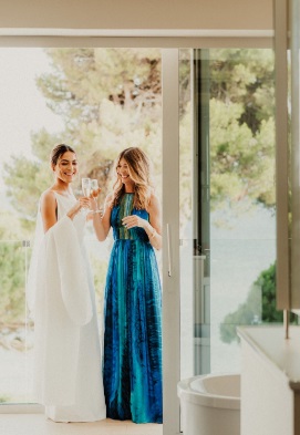 Miguel Marinero viste a Andrea, la hija de Pepe Navarro y Eva Zaldivar en su día más especial