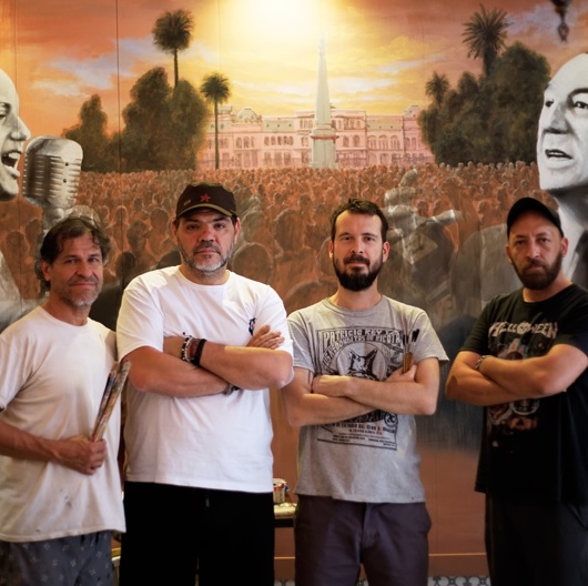 De derecha a izquierda: Juan Danna (artista muralista), Daniel Narezo (fundador de Perón-Perón), Facundo Leguizamón (fileteador) y Lucas Winkelmann (chef).