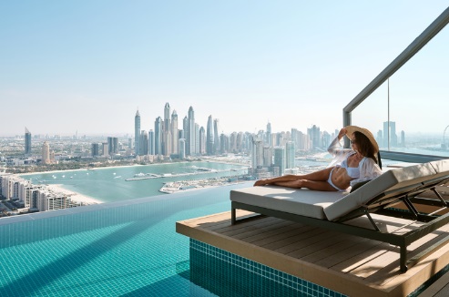 Dubái inaugura la piscina infinita más alta del mundo
