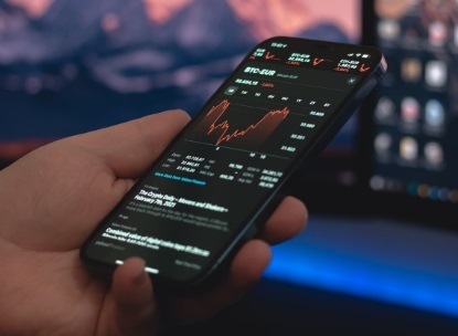 Plus500 facilita el aprendizaje de trading en su nueva academia integral de negociación