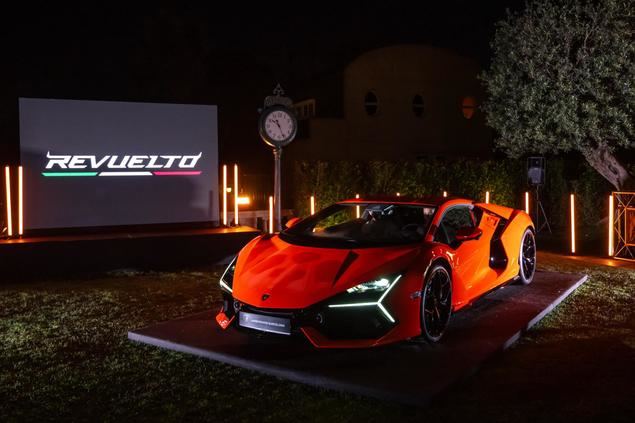 Lamborghini celebra la presentación del nuevo modelo Revuelto en Metropolitan Iradier Barcelona