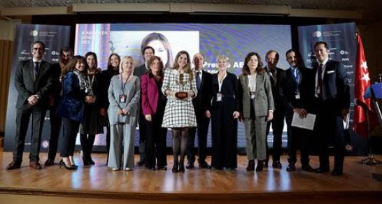 Marian Rojas Estapé recibe el Premio AEDRH en el marco de su Asamblea General Anual