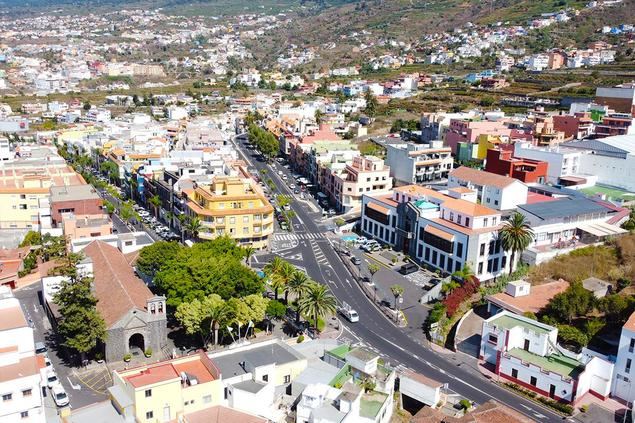 Concentración en Santa Úrsula contra la implantación de centros de acogida de inmigrantes en su municipio