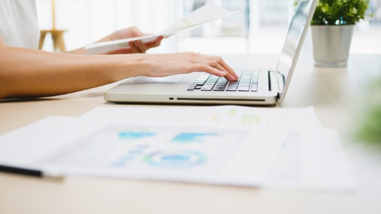 El teletrabajo reduce el uso del coche hasta un 50% y supone un ahorro medio de más de 1.500 euros anuales