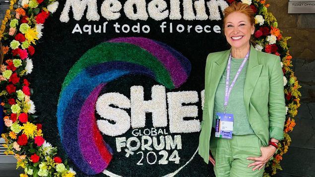 Teresa Viejo, galardonada con el Premio “Mujer del Año en Diversidad, Equidad y Género” en el She Is Global Forum 2024
