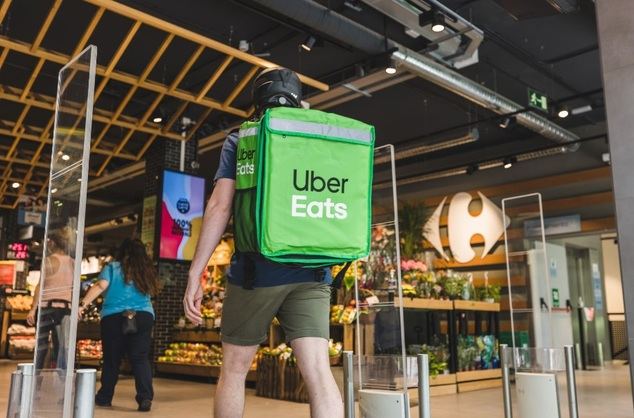 Carrefour y Uber Eats se asocian para llevar la compra a domicilio